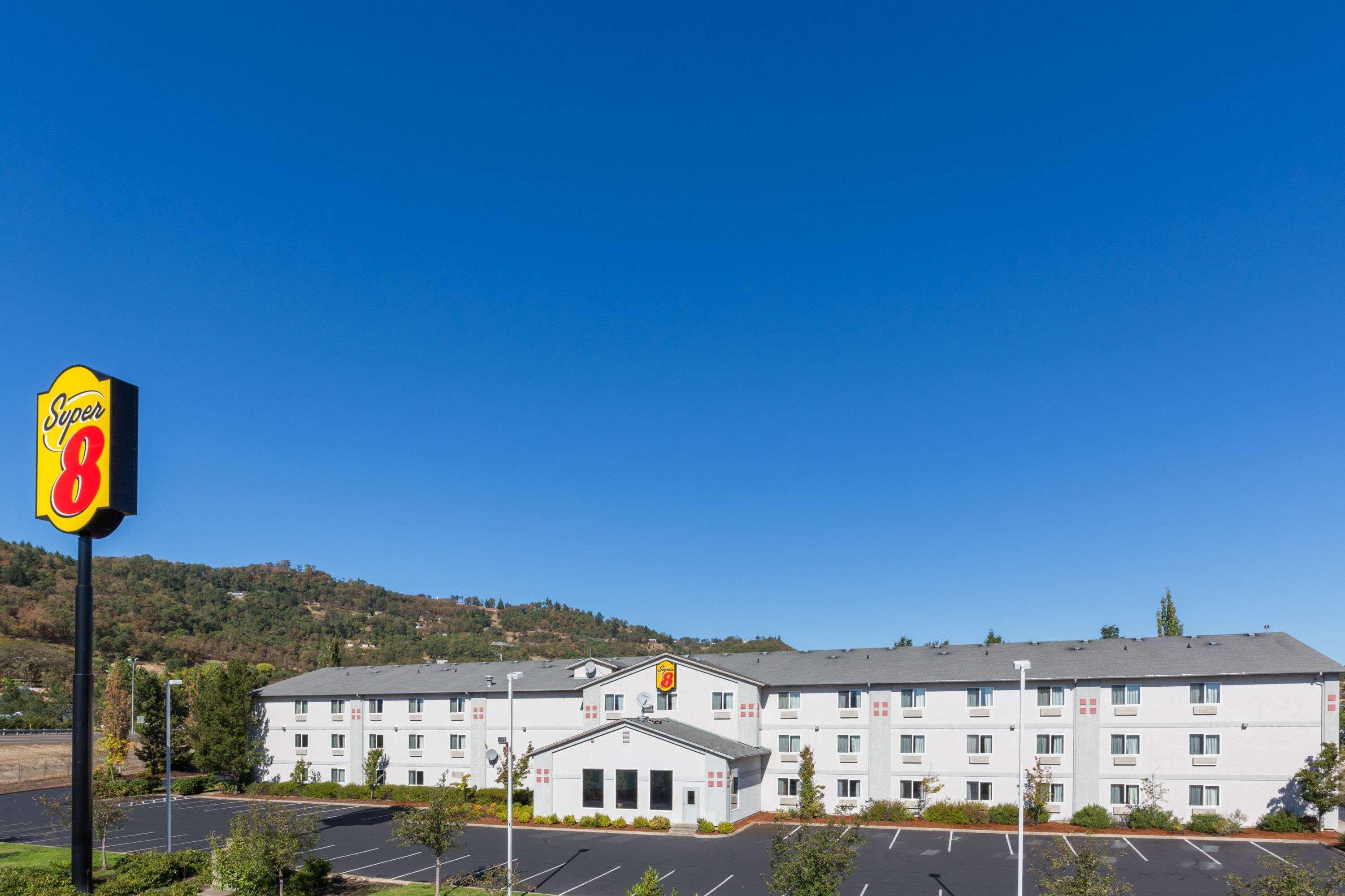 Super 8 By Wyndham Roseburg Hotel Exterior foto