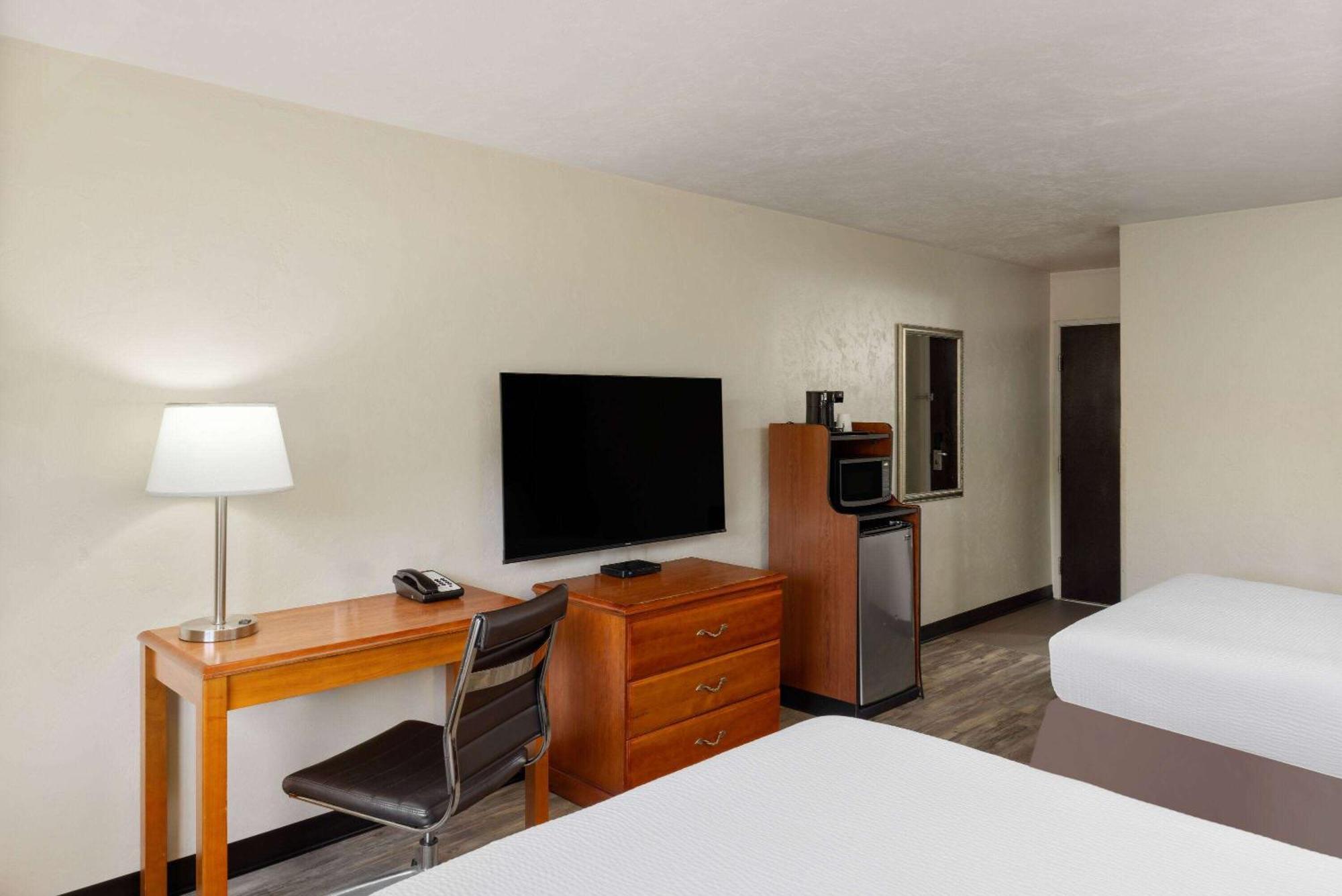 Super 8 By Wyndham Roseburg Hotel Exterior foto