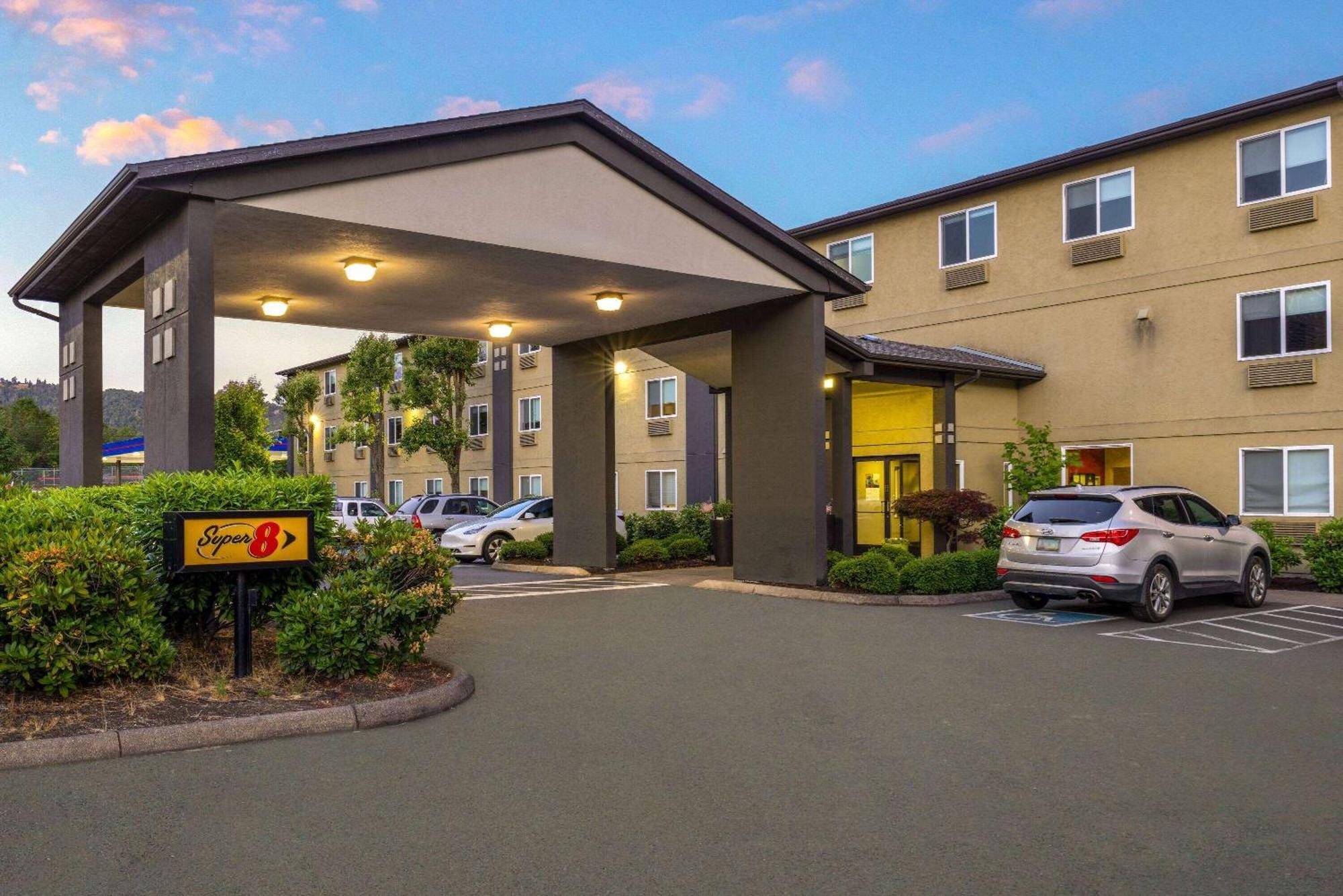 Super 8 By Wyndham Roseburg Hotel Exterior foto