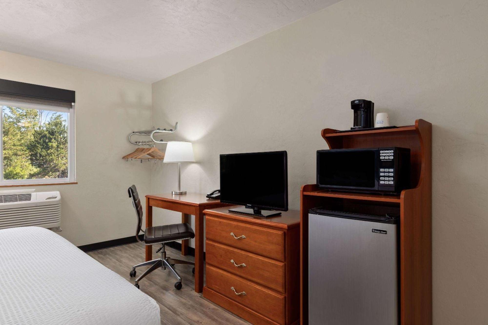 Super 8 By Wyndham Roseburg Hotel Exterior foto