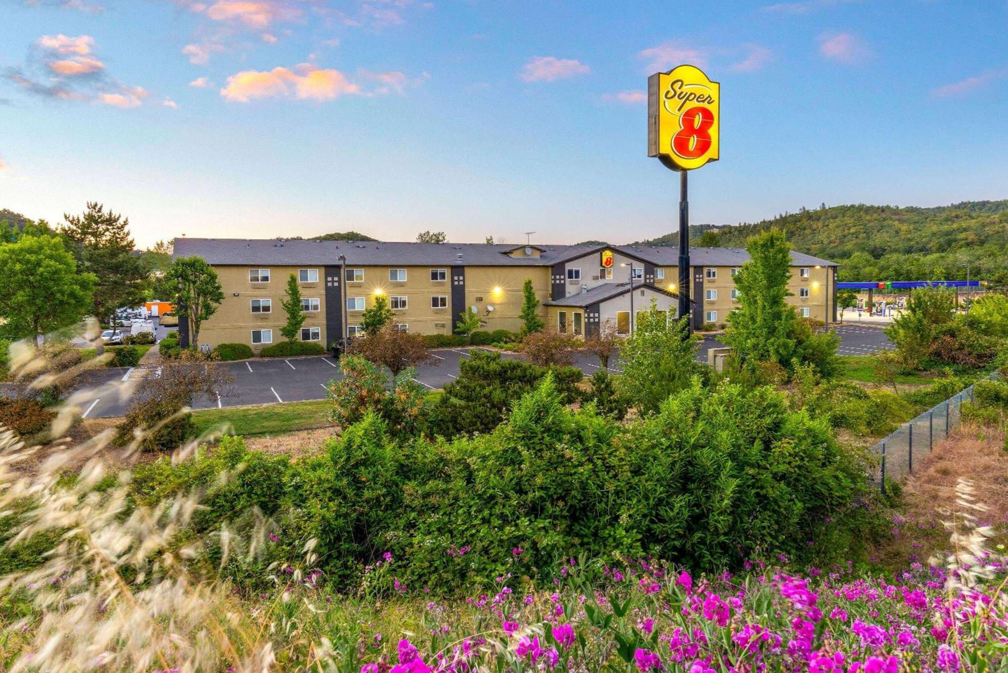 Super 8 By Wyndham Roseburg Hotel Exterior foto