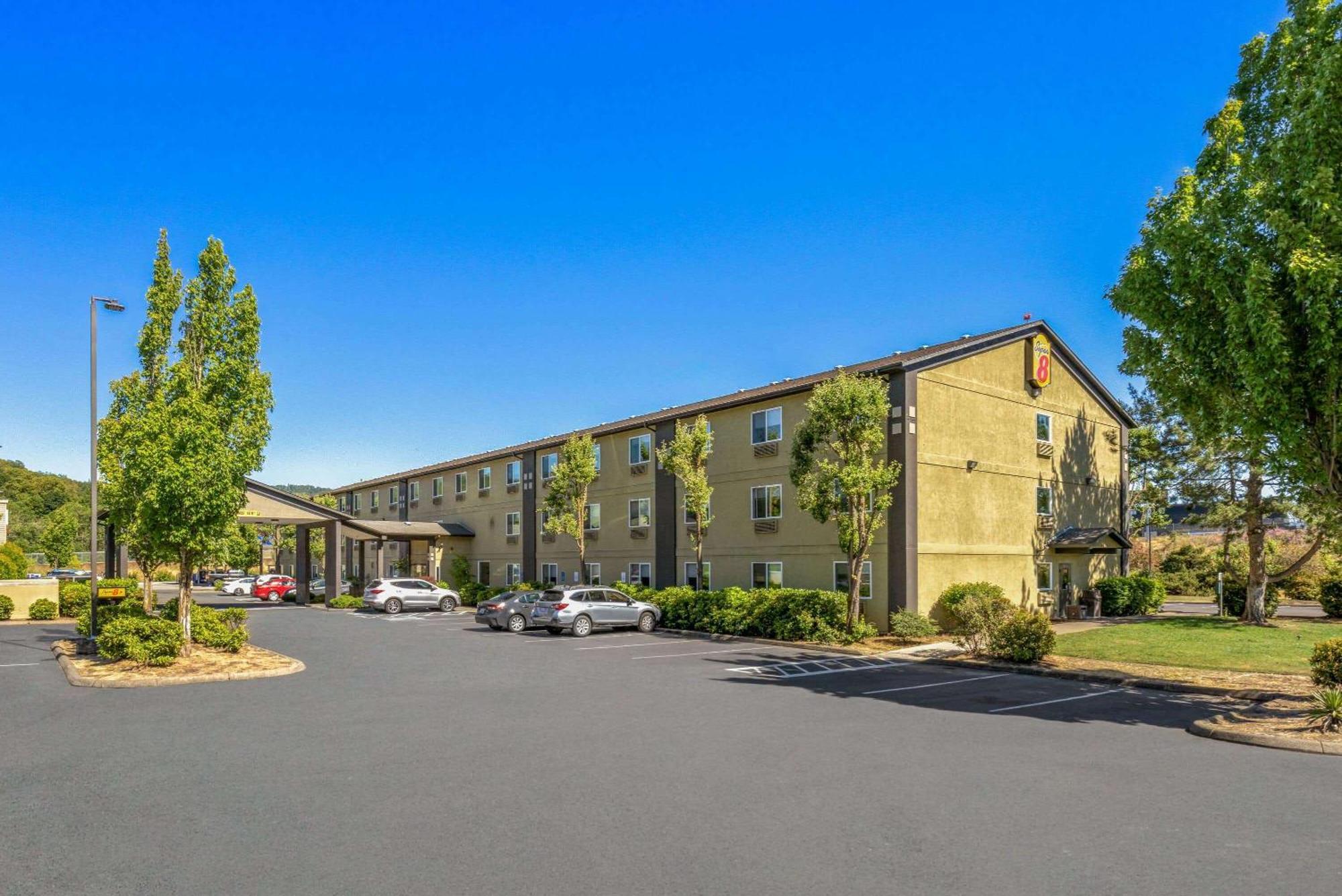Super 8 By Wyndham Roseburg Hotel Exterior foto