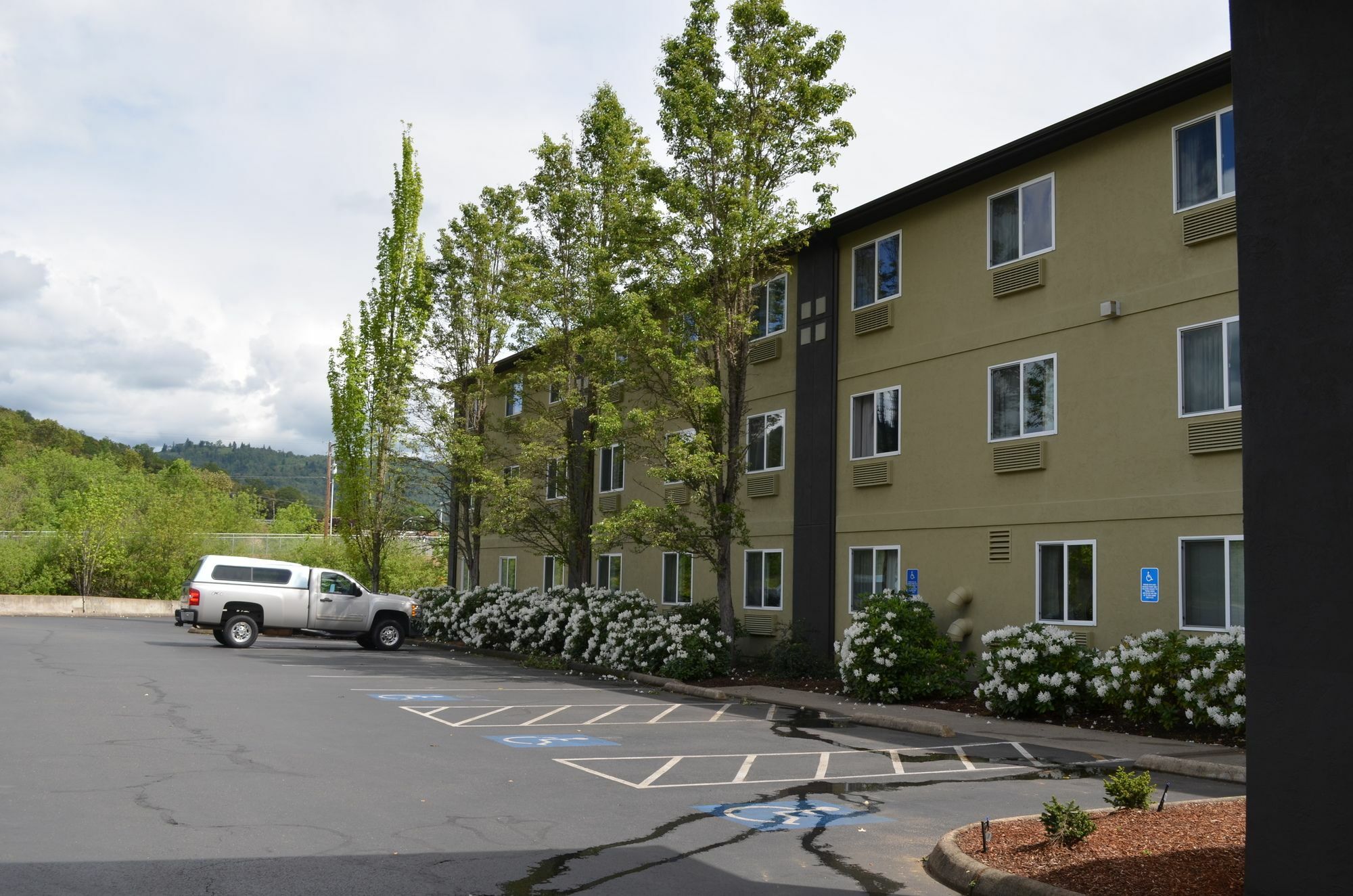 Super 8 By Wyndham Roseburg Hotel Exterior foto